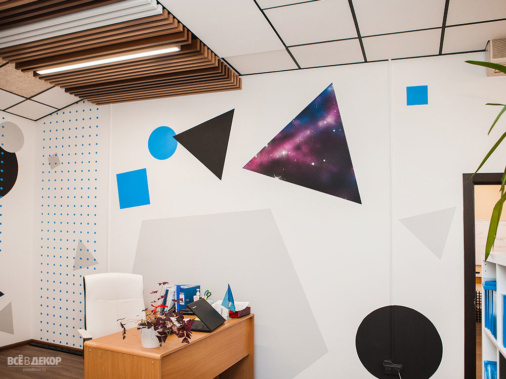 геометрический рисунок на стене, оформление стен офиса, необычный интерьер офиса, геометрические фигуры на стене роспись, геометрия на стенах, геометрия на стенах граффити, космос на стене